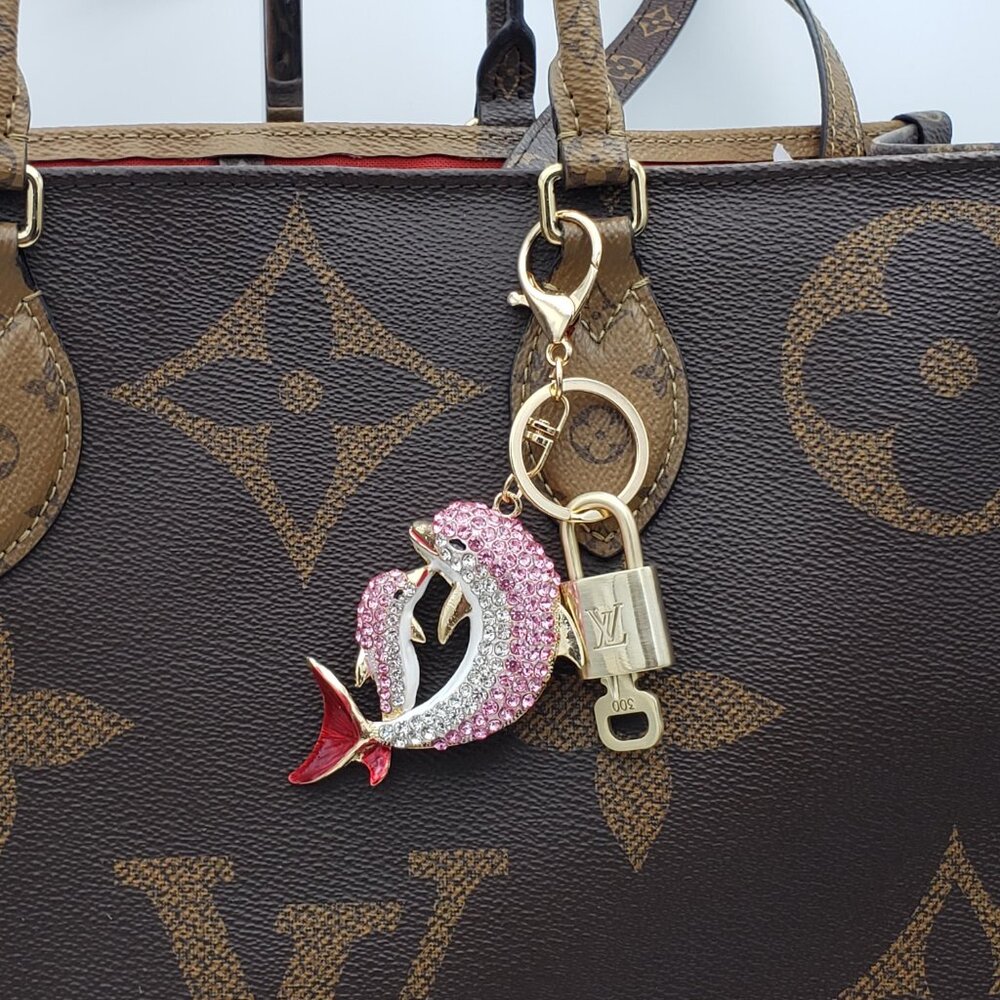 Authentic LV Gold Padlock & Key 🔑 Bag Charm / Unbranded Fish Keychain Combo - Picture 2 of 9